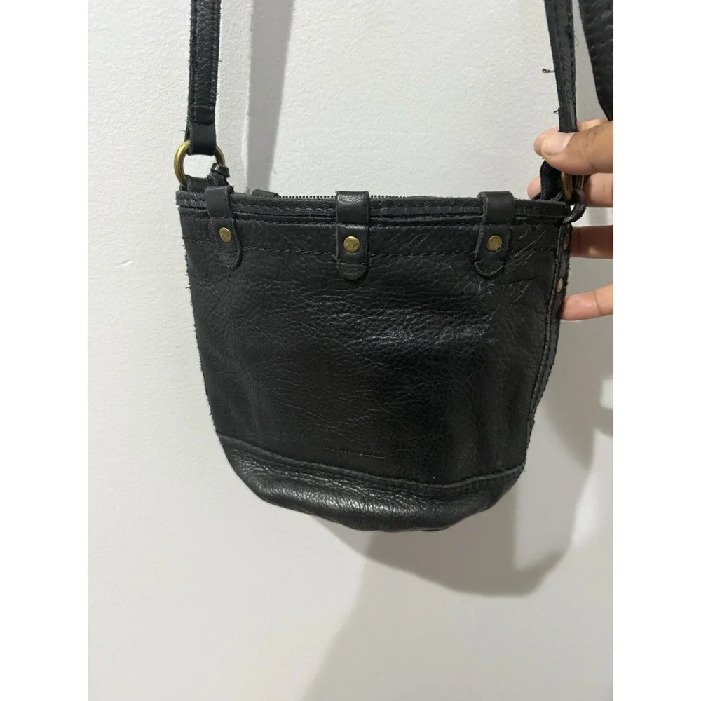 Lucky Brand Black Leather Crossbody Bag Purse Adjustable Strap‎ Charm W